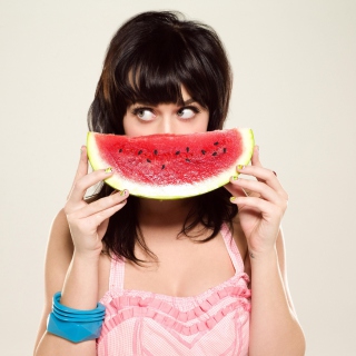 Kostenloses Katy Perry Watermelon Smile Wallpaper für iPad mini