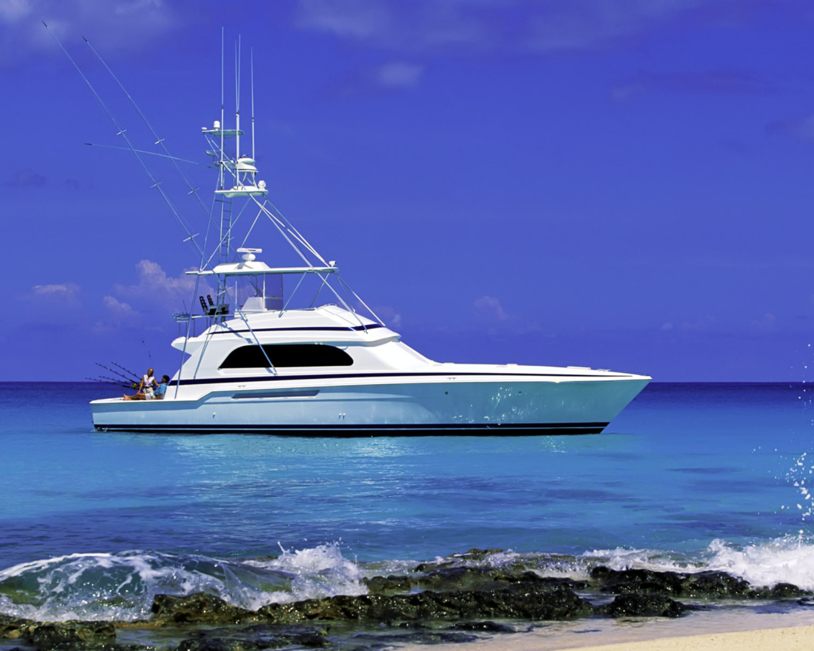 Fondo de pantalla Luxury Yacht in the Mediterranean Sea 1600x1280