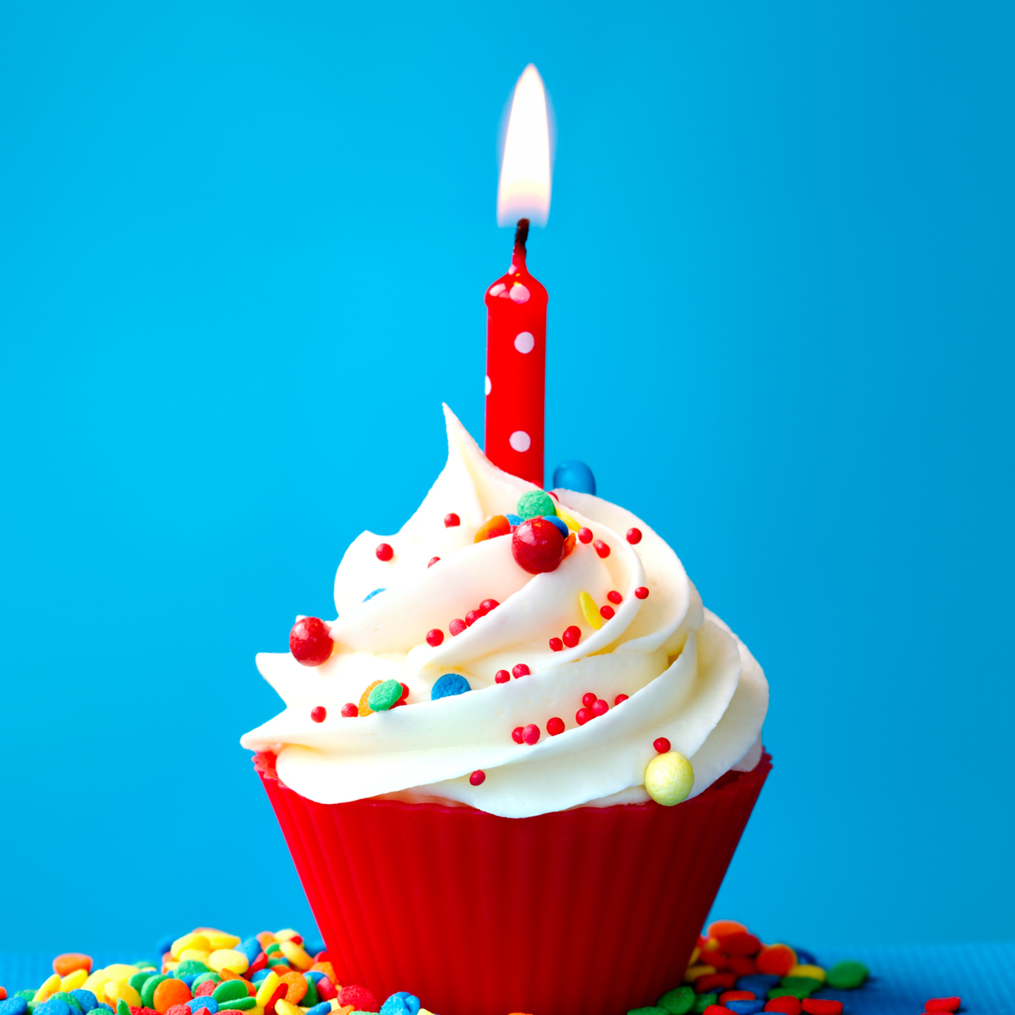 Happy Birthday Cupcake wallpaper 2048x2048