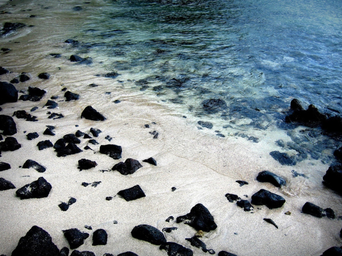 Black Stones On White Sand Beach wallpaper 1152x864