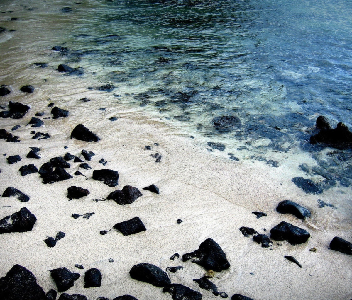 Das Black Stones On White Sand Beach Wallpaper 1200x1024