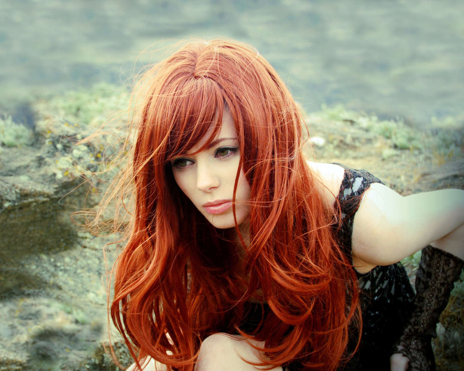 Обои Gorgeous Red Hair Girl With Green Eyes 1600x1280