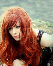 Обои Gorgeous Red Hair Girl With Green Eyes 176x220