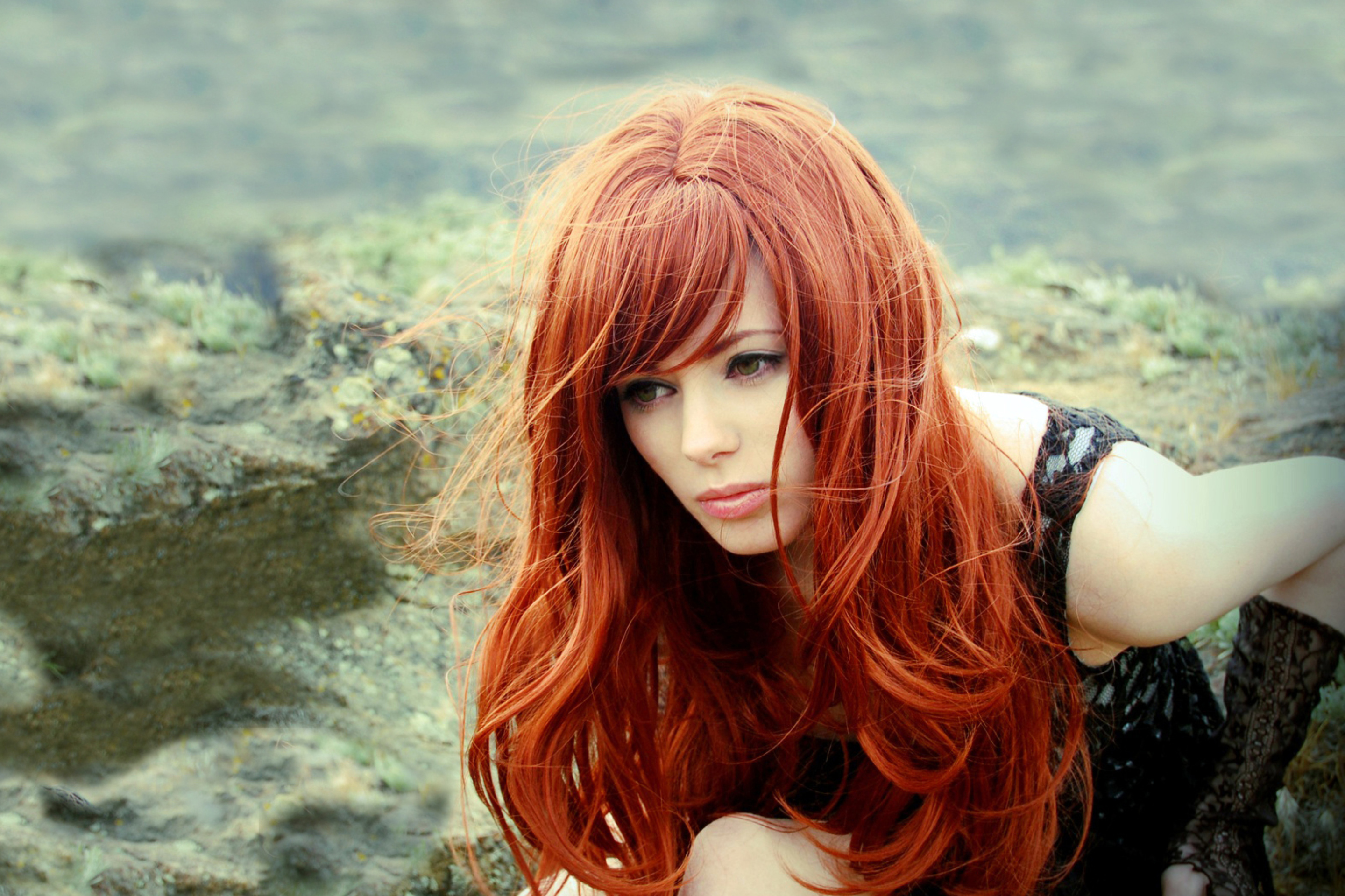 Sfondi Gorgeous Red Hair Girl With Green Eyes 2880x1920