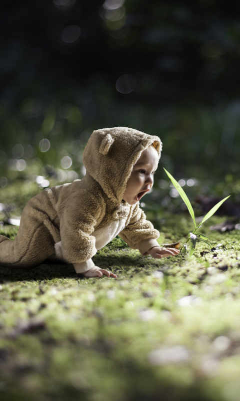 Sfondi Cute Baby Crawling 480x800