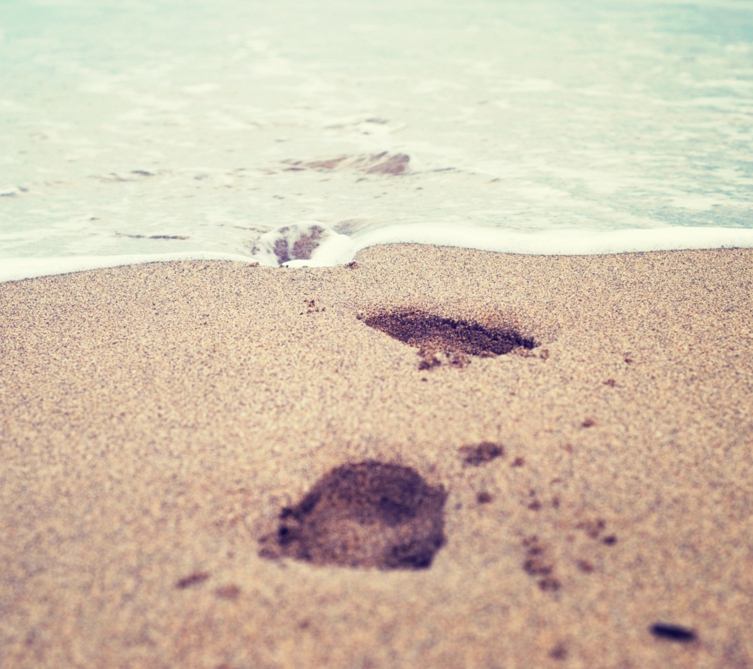 Sfondi Footsteps In Sand 1080x960