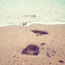 Sfondi Footsteps In Sand 128x128
