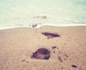 Footsteps In Sand wallpaper 176x144