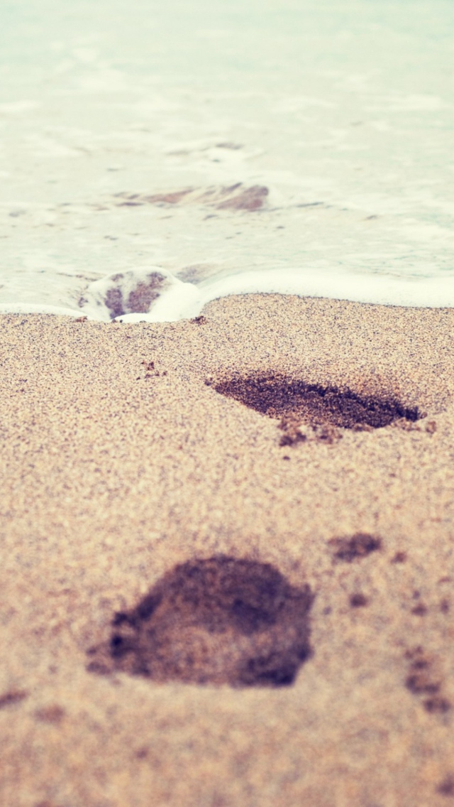 Footsteps In Sand wallpaper 640x1136