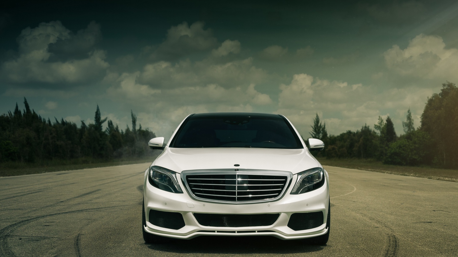 Fondo de pantalla Mercedes-benz S550 Brabus 1600x900