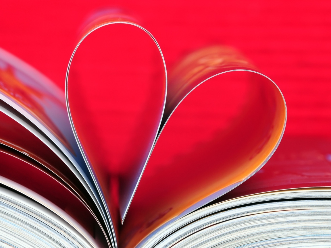 Обои Book Pages Form A Heart 1152x864