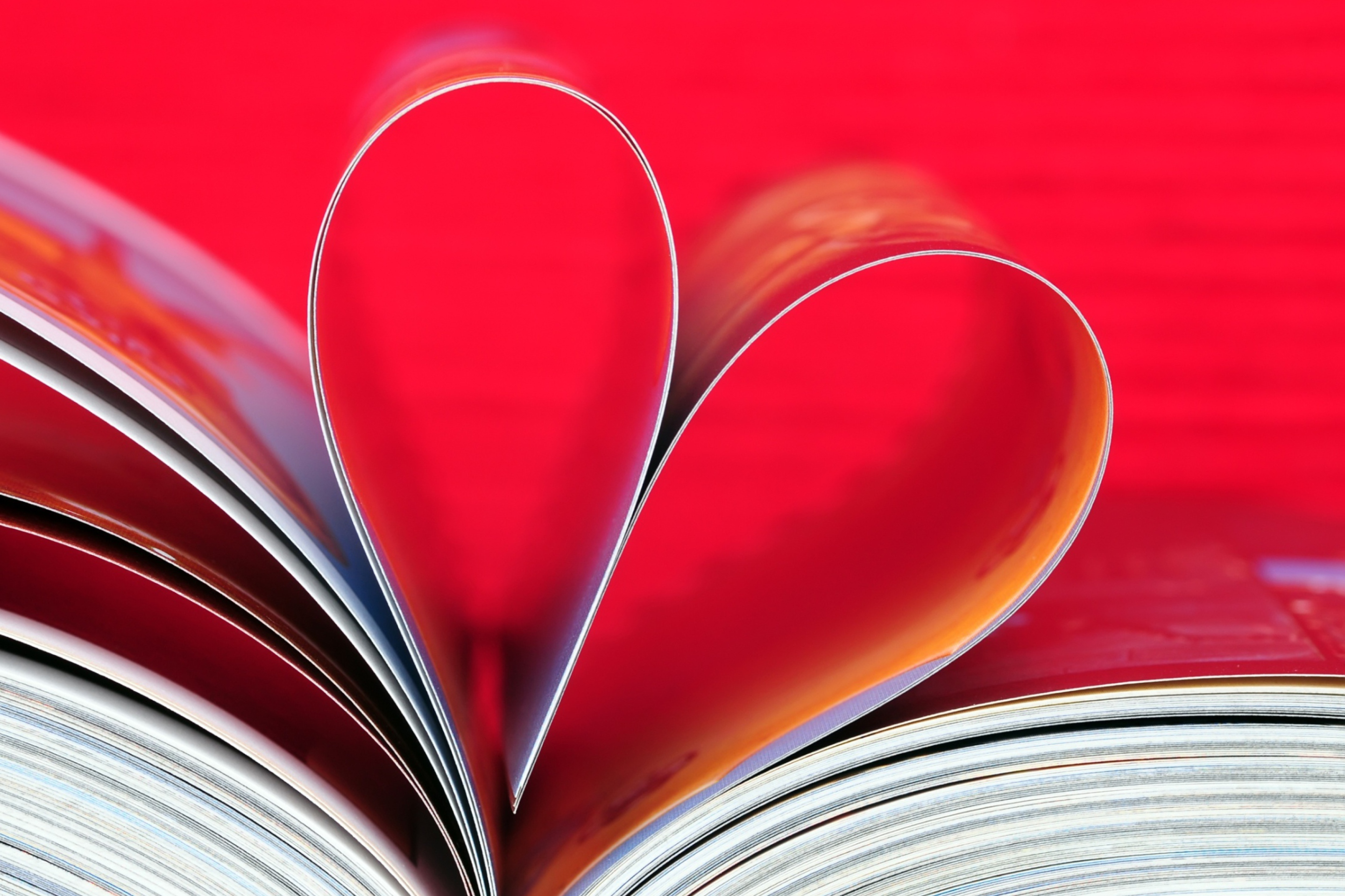 Обои Book Pages Form A Heart 2880x1920
