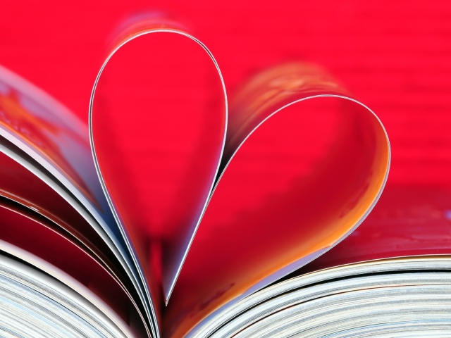 Обои Book Pages Form A Heart 640x480