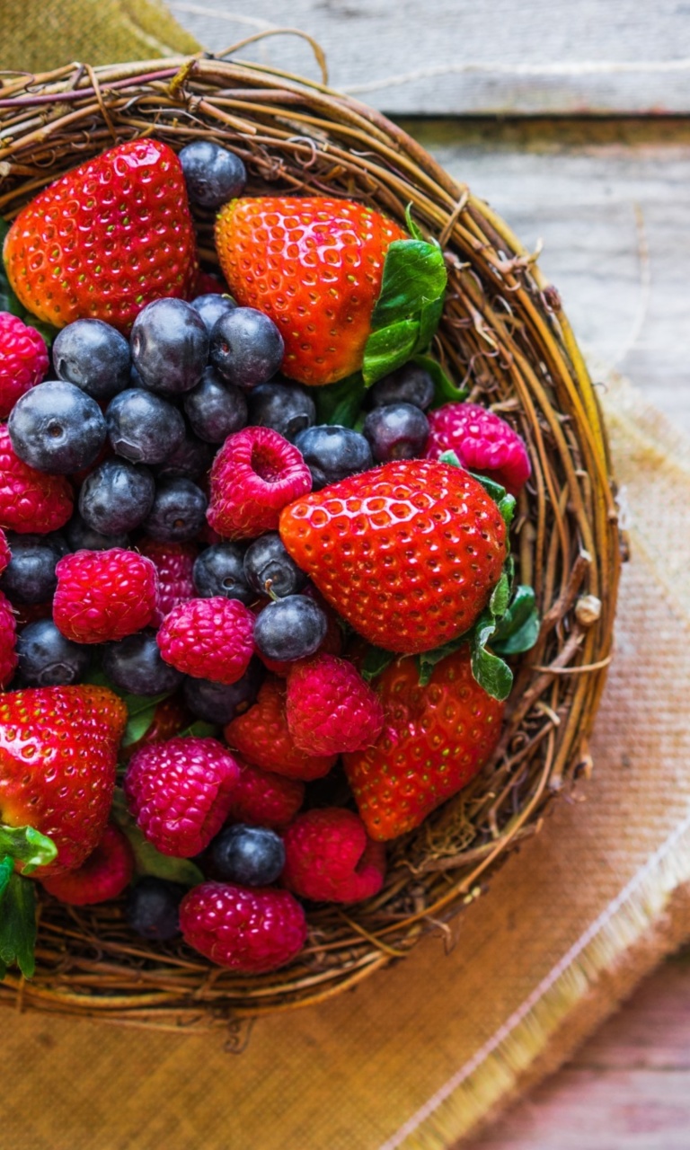 Summer Berries wallpaper 768x1280