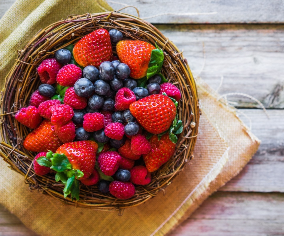 Summer Berries screenshot #1 960x800