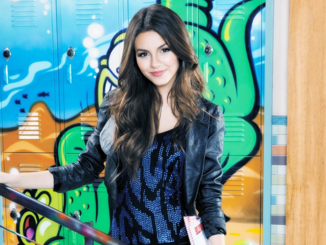 Обои Victoria Justice 640x480