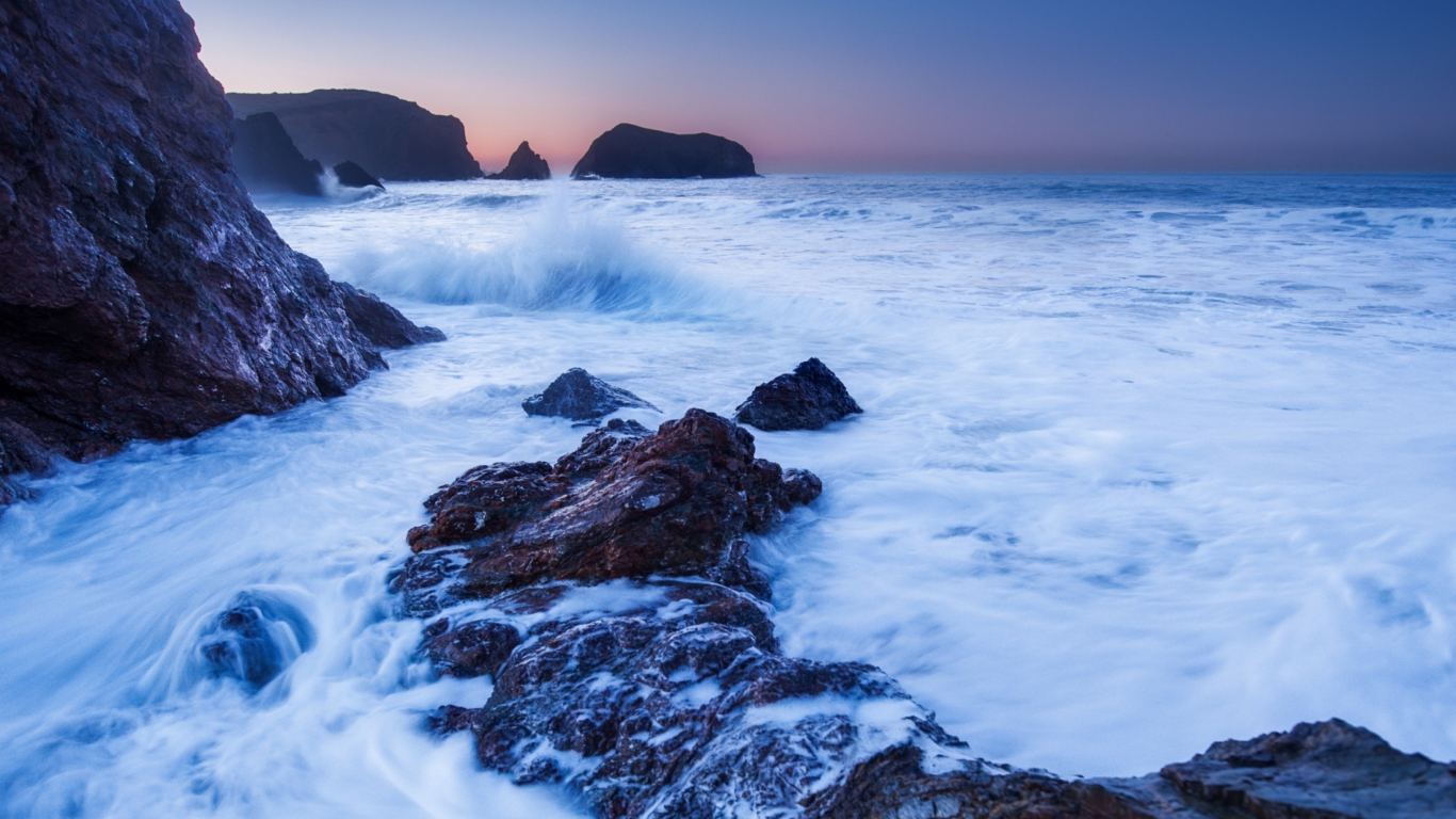 Das Stones And Waves Wallpaper 1366x768