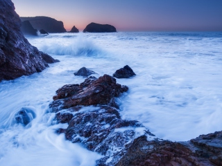 Das Stones And Waves Wallpaper 320x240