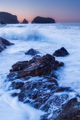 Das Stones And Waves Wallpaper 320x480