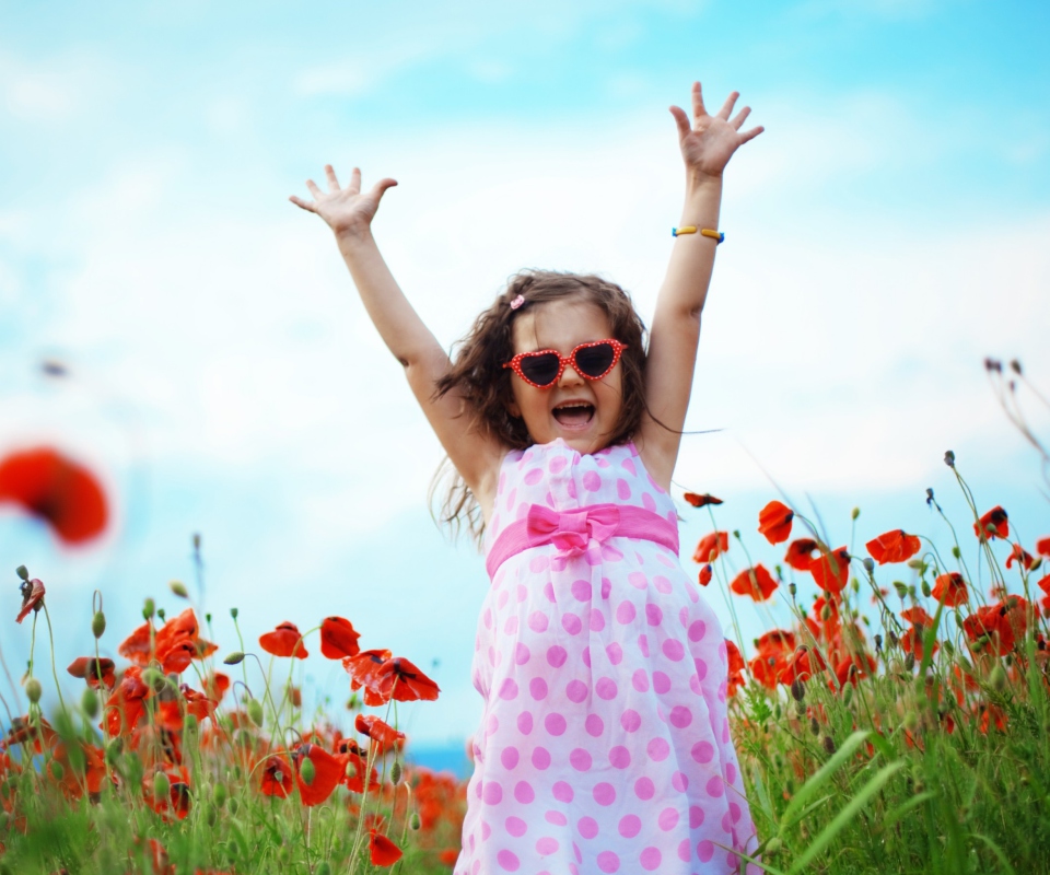 Happy Little Girl In Love With Life wallpaper 960x800