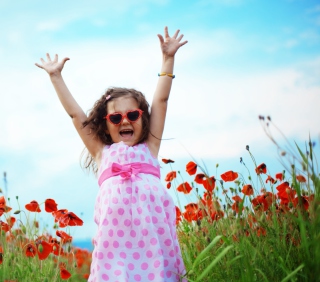 Happy Little Girl In Love With Life Wallpaper for Nokia 6100