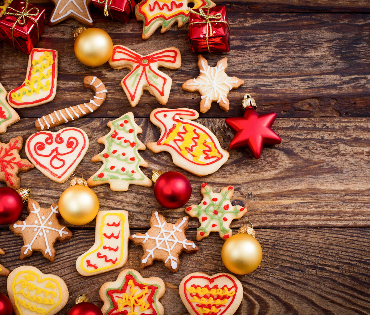 Обои Christmas Decorations Cookies and Balls 1200x1024