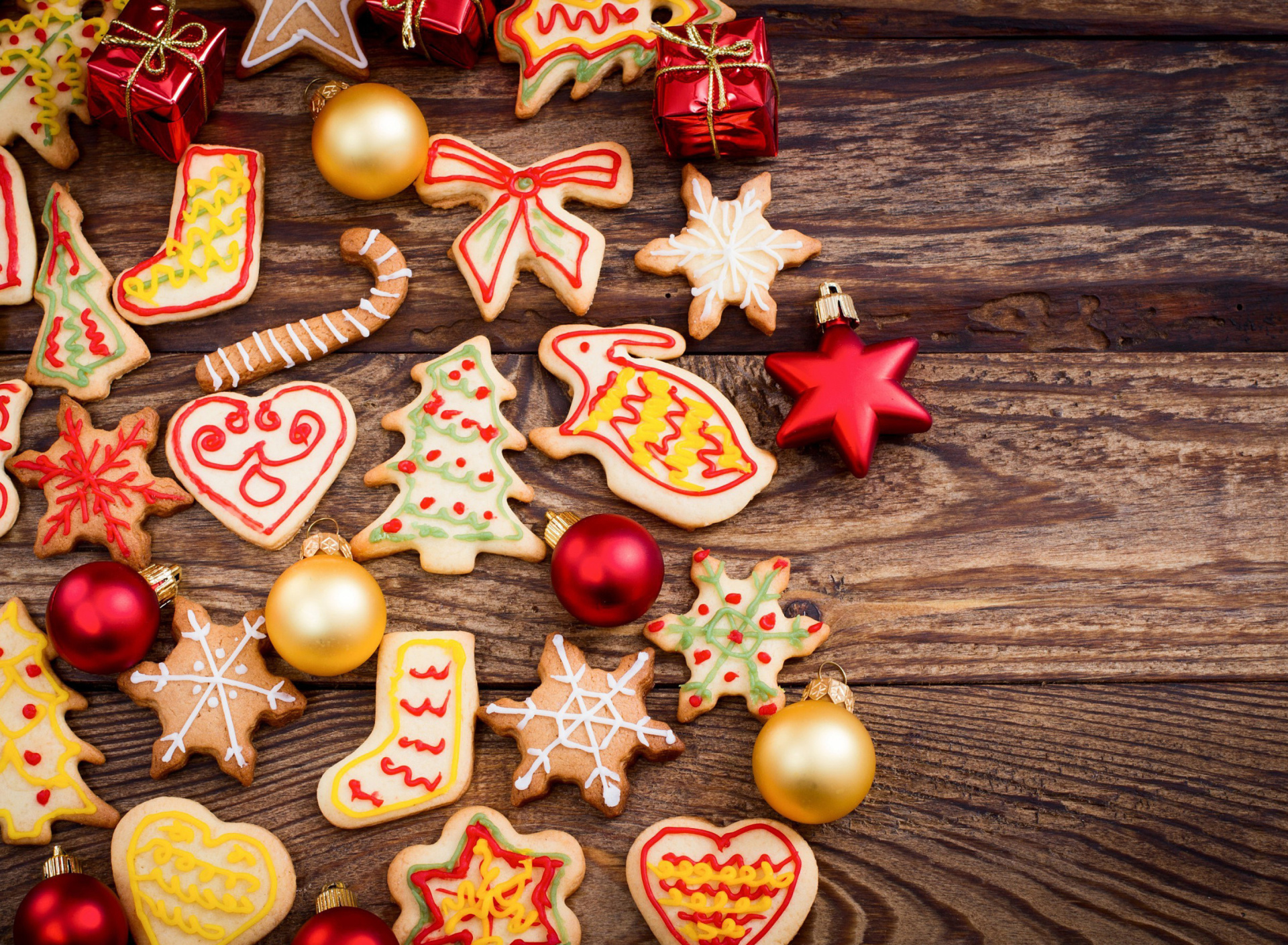 Das Christmas Decorations Cookies and Balls Wallpaper 1920x1408