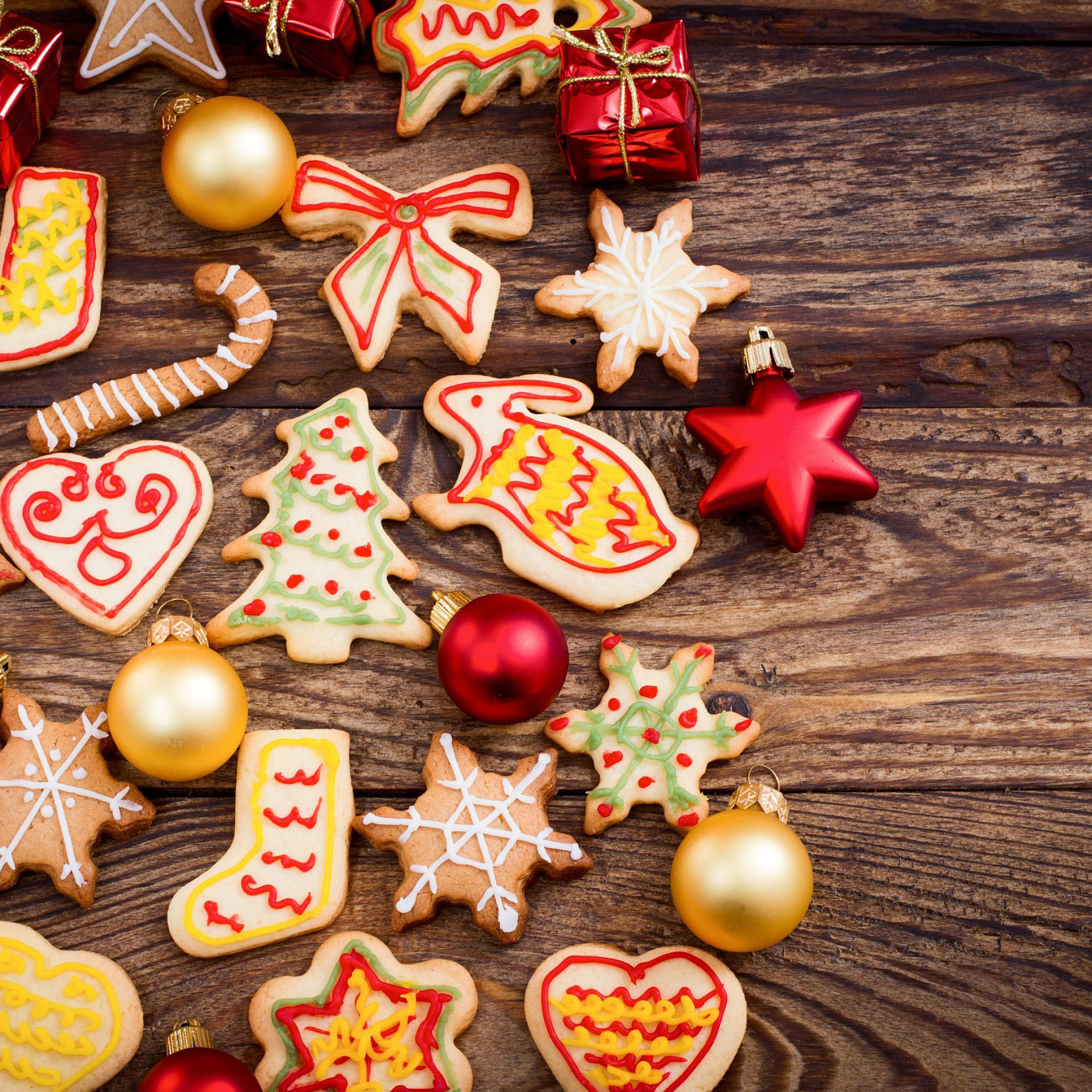 Christmas Decorations Cookies and Balls wallpaper 2048x2048