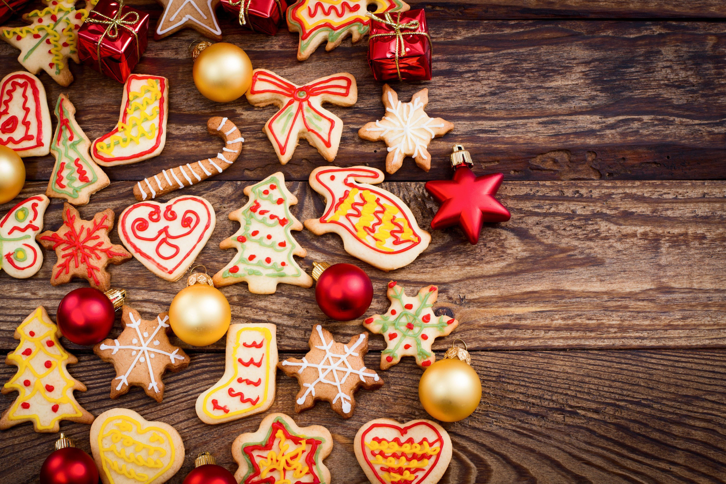Das Christmas Decorations Cookies and Balls Wallpaper 2880x1920