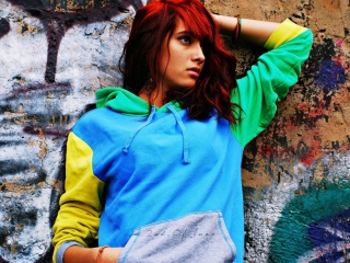 Graffiti Girl wallpaper 320x240