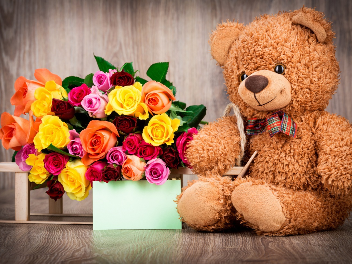 Обои Valentines Day Teddy Bear with Gift 1152x864
