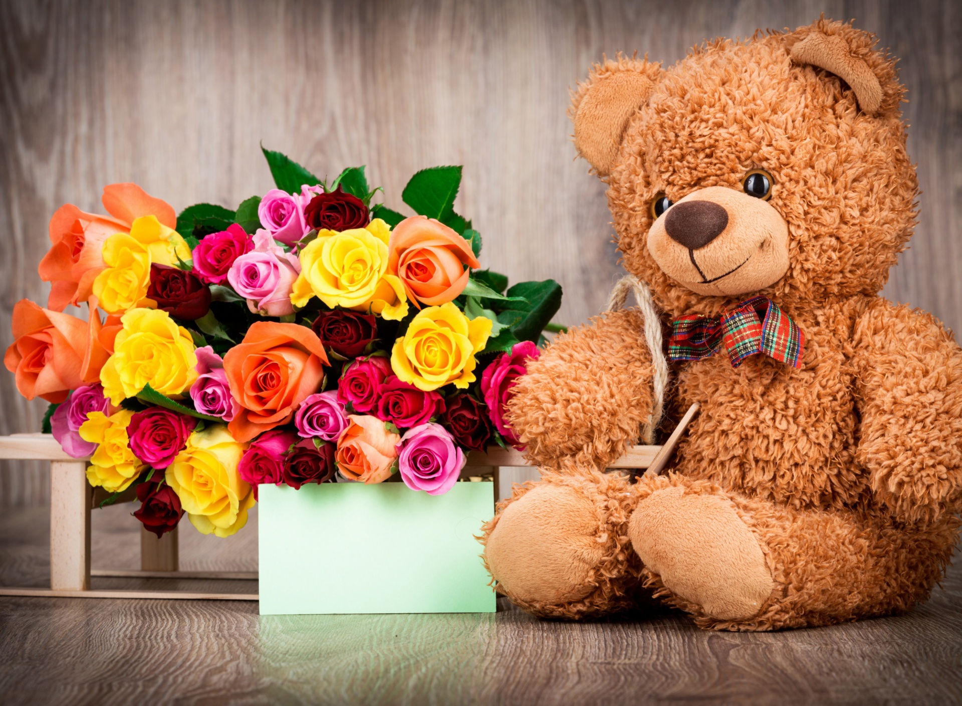 Обои Valentines Day Teddy Bear with Gift 1920x1408