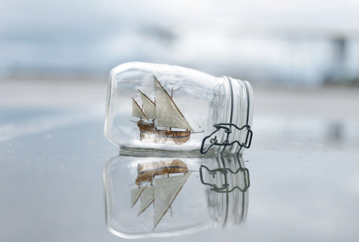 Обои Toy Ship In Bottle