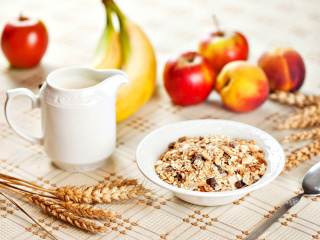 Breakfast with bananas and oatmeal wallpaper 320x240