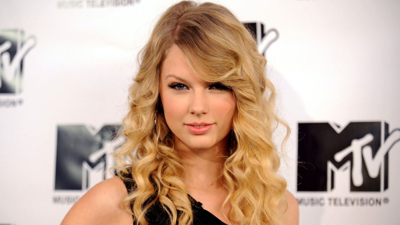 Обои Taylor Swift on MTV 1366x768