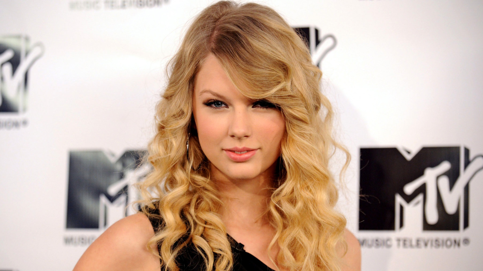 Taylor Swift on MTV wallpaper 1600x900