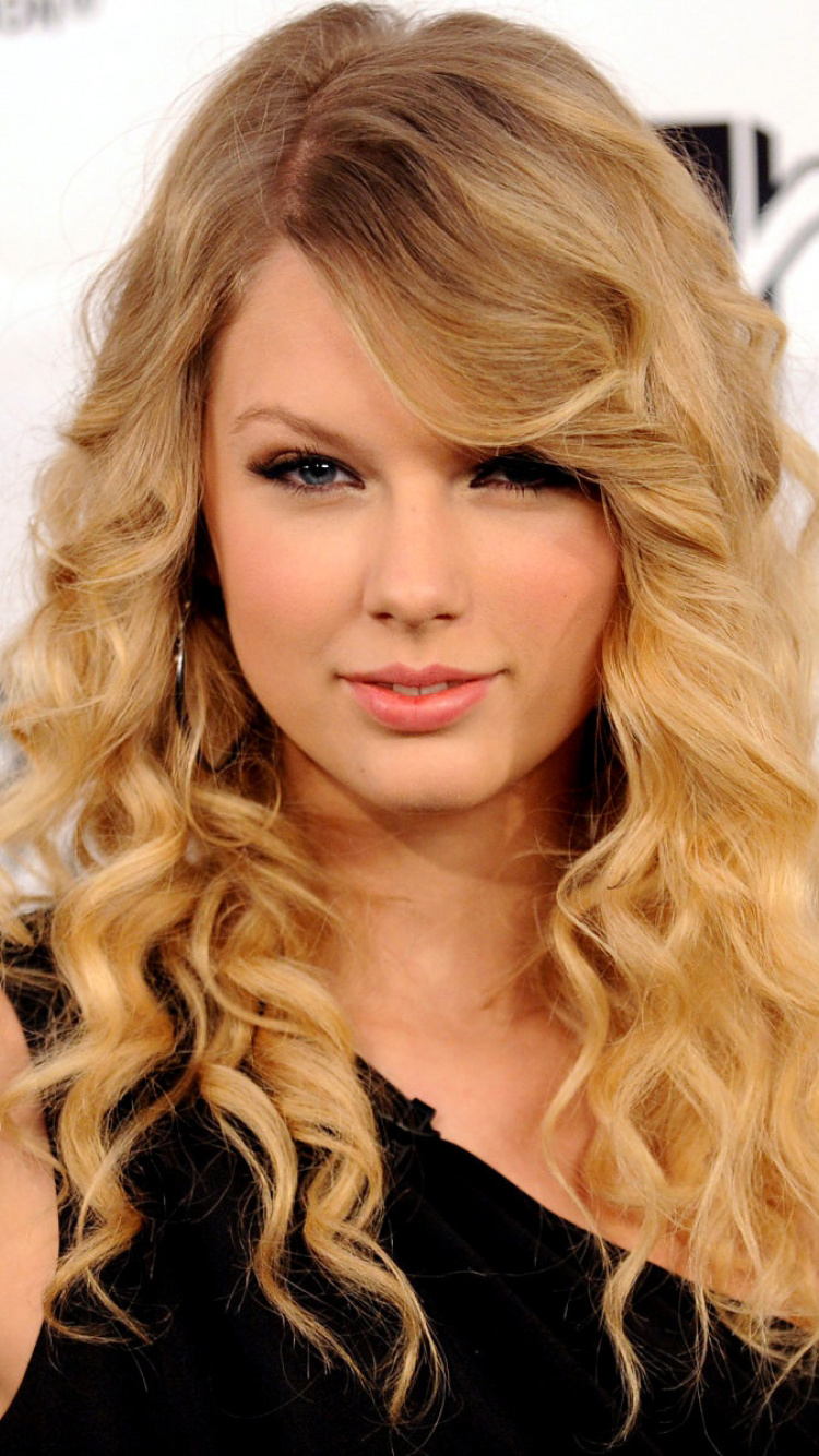 Sfondi Taylor Swift on MTV 750x1334