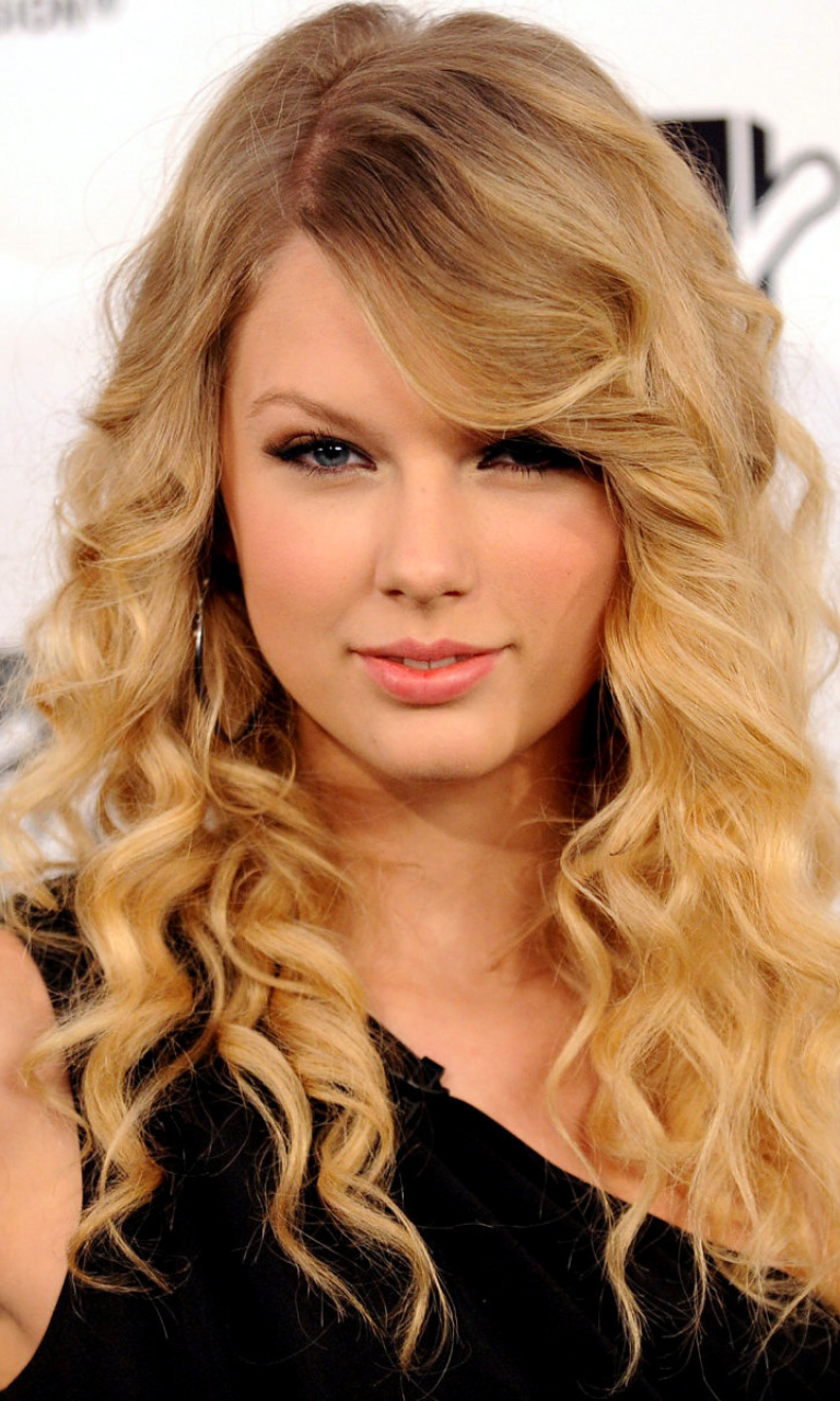 Обои Taylor Swift on MTV 768x1280