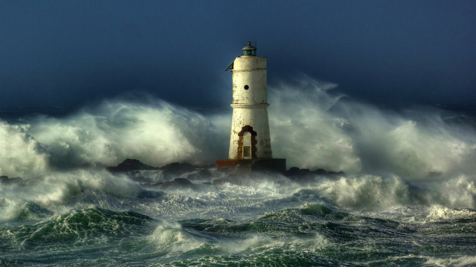 Ocean Storm And Lonely Lighthouse wallpaper 1600x900