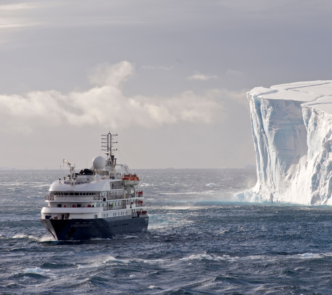 Fondo de pantalla Antarctica Iceberg Ship 1080x960