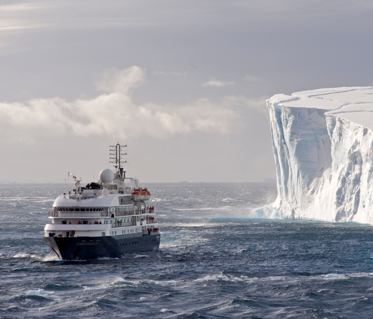 Fondo de pantalla Antarctica Iceberg Ship 1200x1024