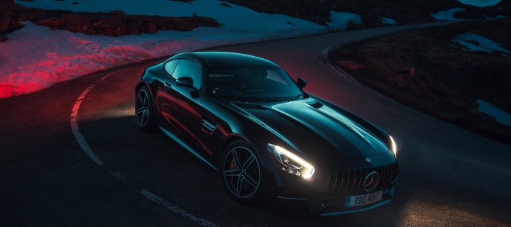 Обои Mercedes Benz AMG GT Roadster in Night 720x320