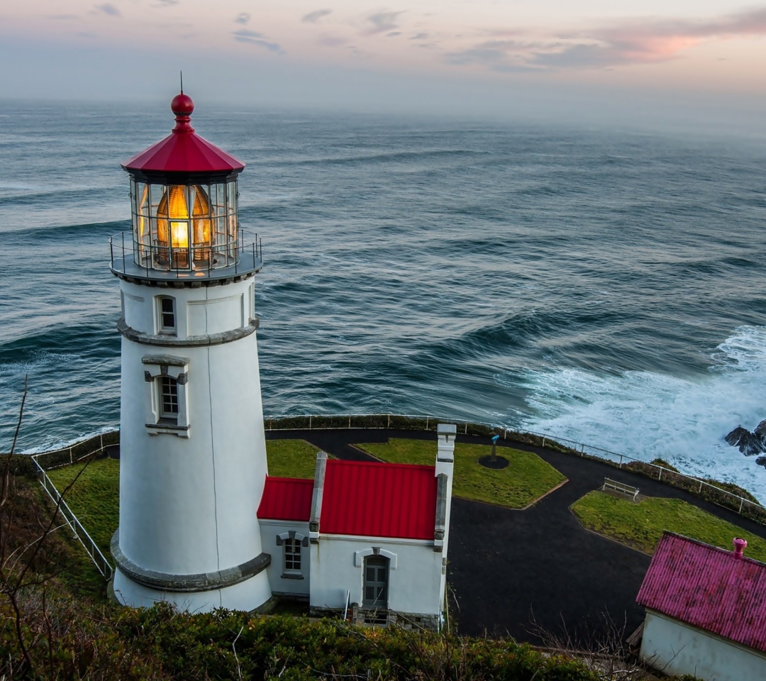 Sfondi Lighthouse at North Sea 1080x960