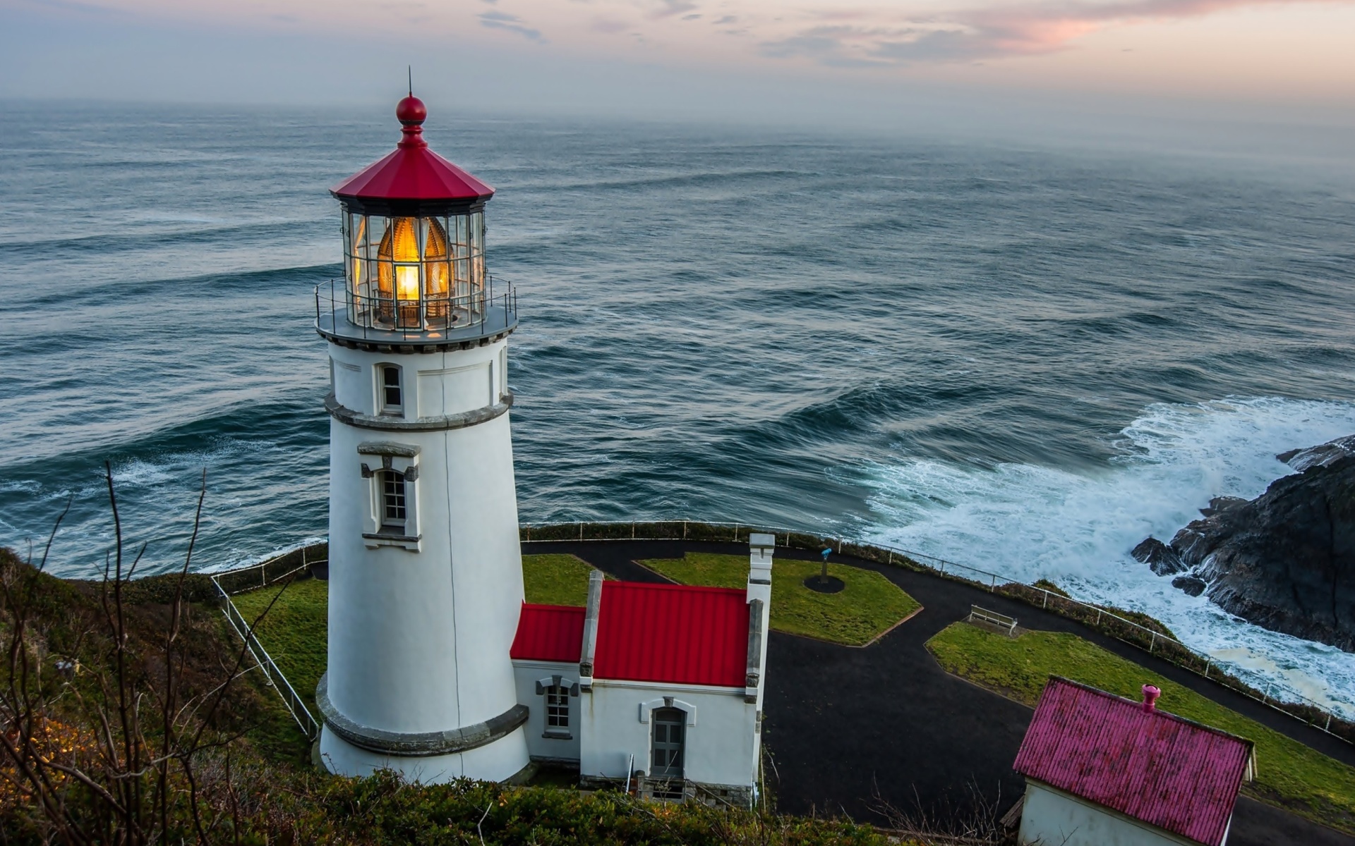 Sfondi Lighthouse at North Sea 1920x1200