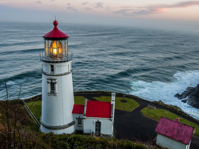 Fondo de pantalla Lighthouse at North Sea 640x480