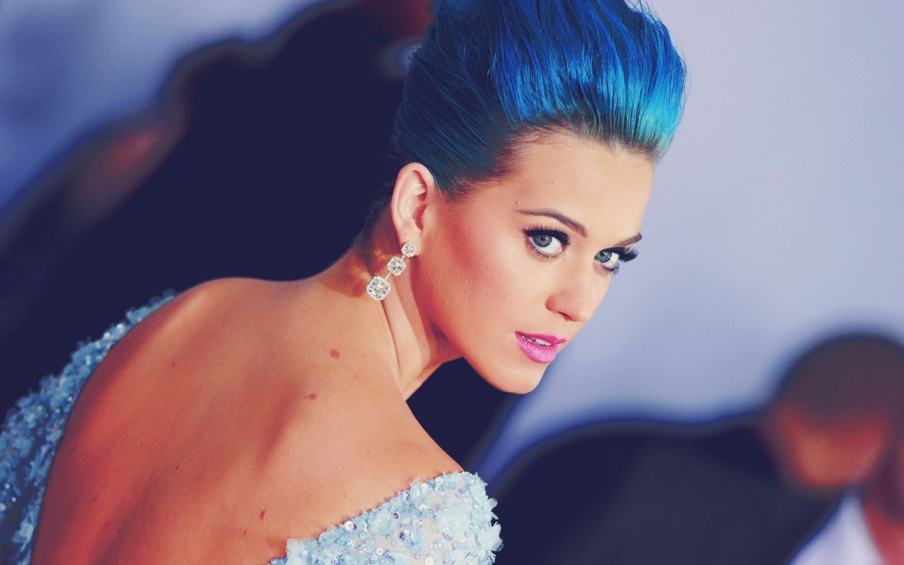 Обои Katy Perry Blue Hair 1280x800