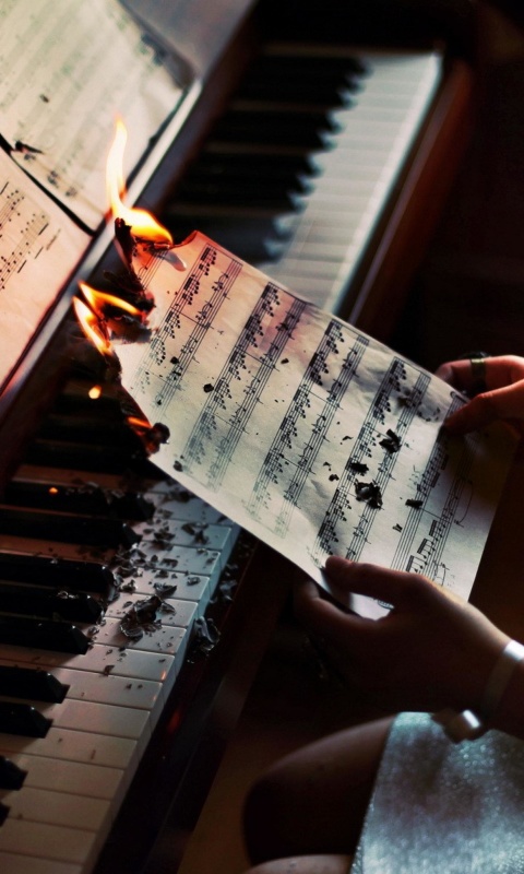 Fondo de pantalla Sheet Music in Fire 480x800