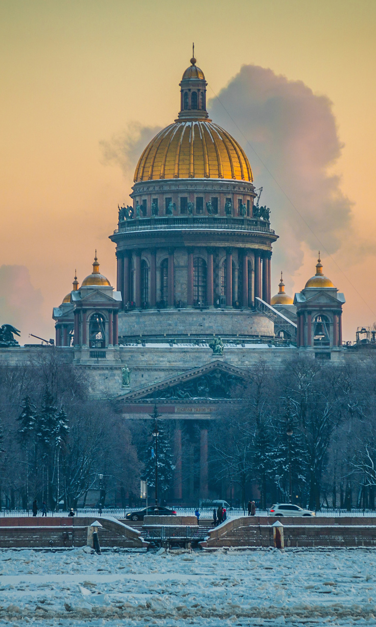 Fondo de pantalla Saint Isaacs Cathedral in Saint Petersburg 768x1280
