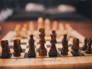 Fondo de pantalla Chess Board Game 320x240