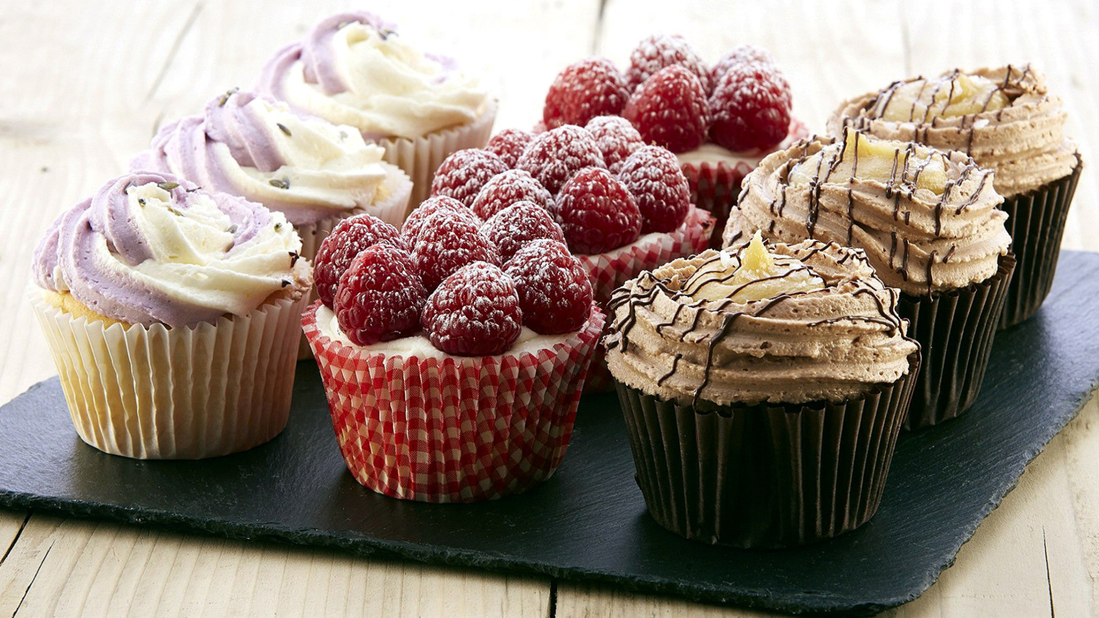 Sfondi Mixed Berry Cupcakes 1600x900